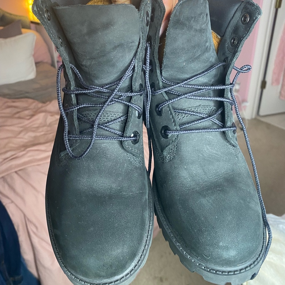 Black Timbs worn maybe twice. Size 6.0 in kids, and 7.5 in women’s.